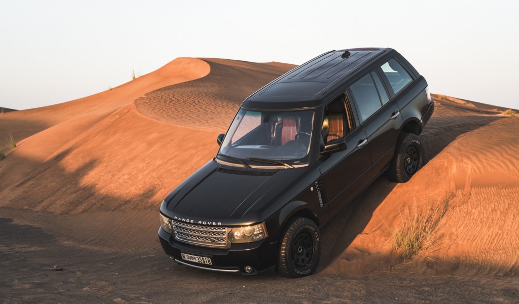 Desert offroading Range Rover in Kuwait and Dubai